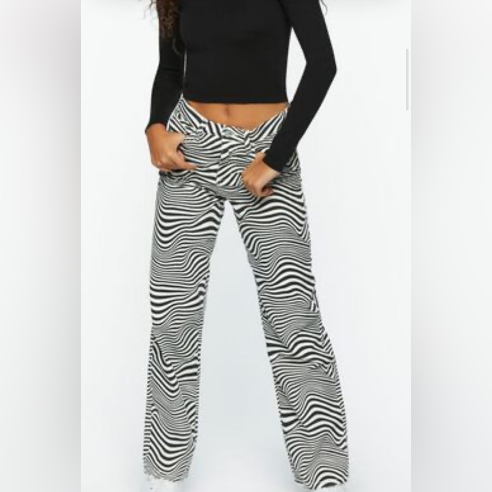 F21 premium Abstract black/white jeans sz 26